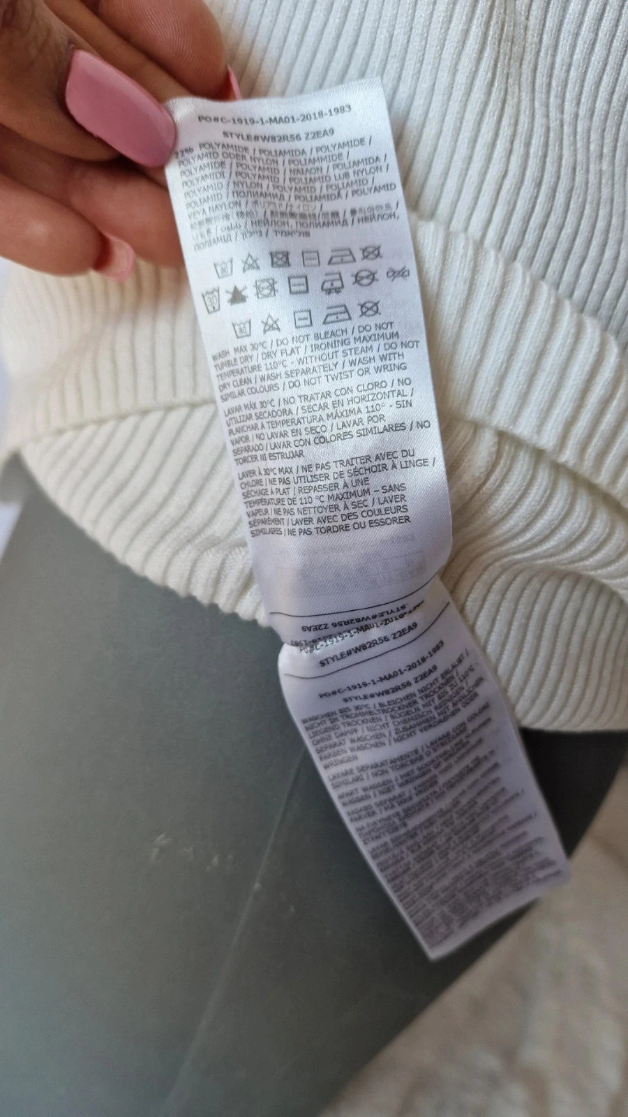 Suéter Guess blanco crema con hombros descubiertos mangas trenzadas T40 – photo 16